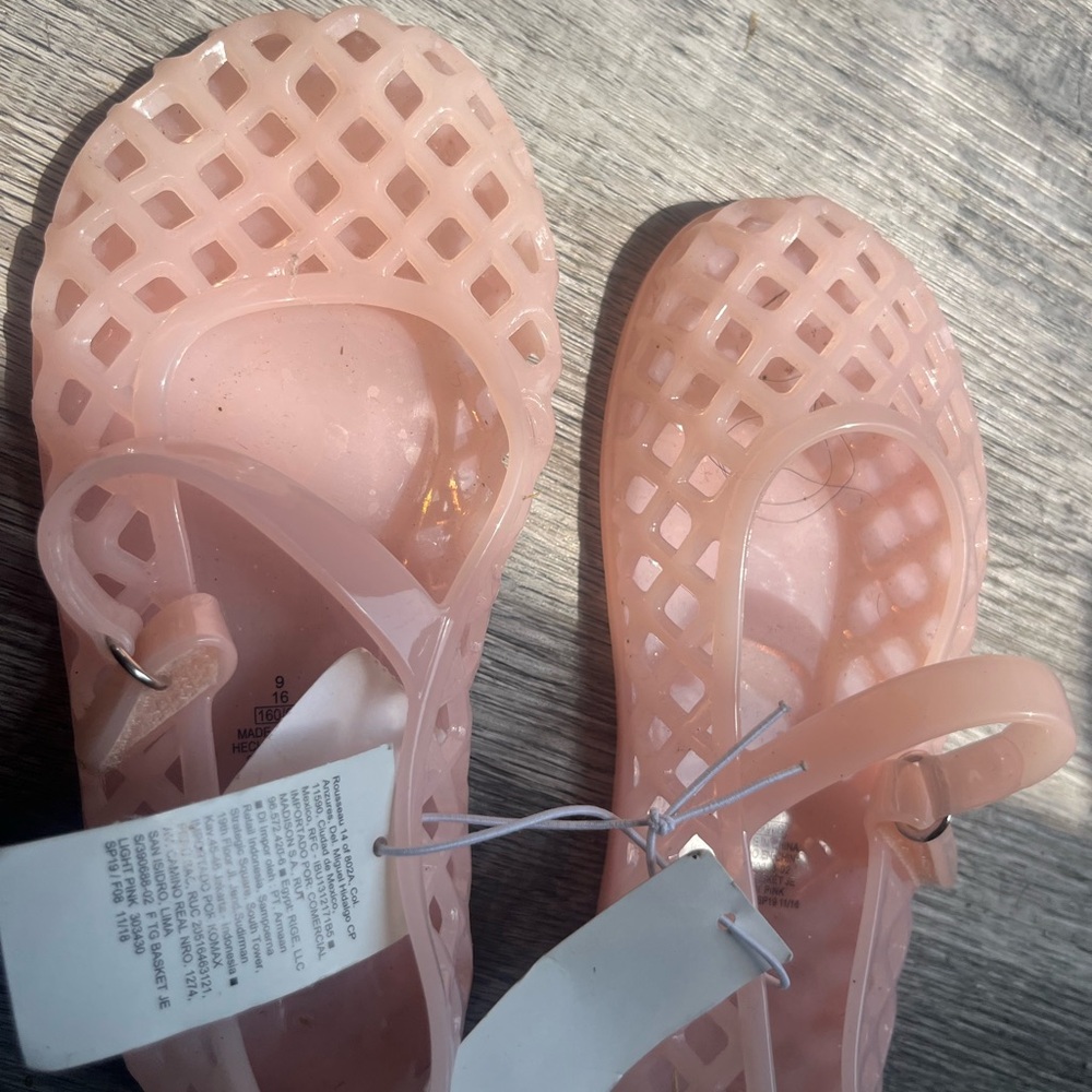 Old Navy Pink Sandals with Lattice Design
